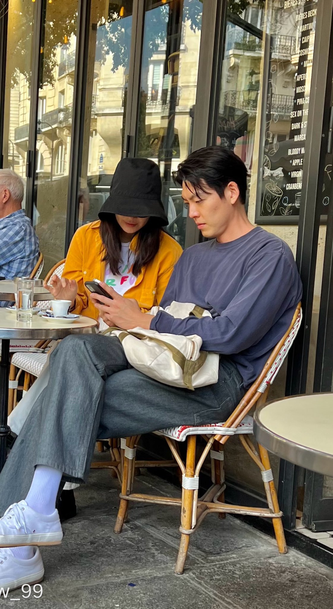 Cặp đôi được fan bắt gặp cùng hẹn hò tại Paris vào tháng 9 năm ngoái. Cặp đôi được fan bắt gặp cùng hẹn hò tại Paris vào tháng 9 năm ngoái.