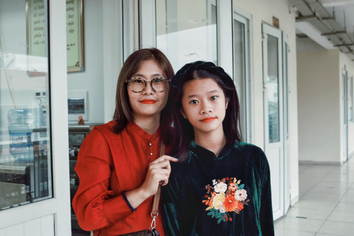 Bạn Lê Đỗ Diệp Hân (phải)