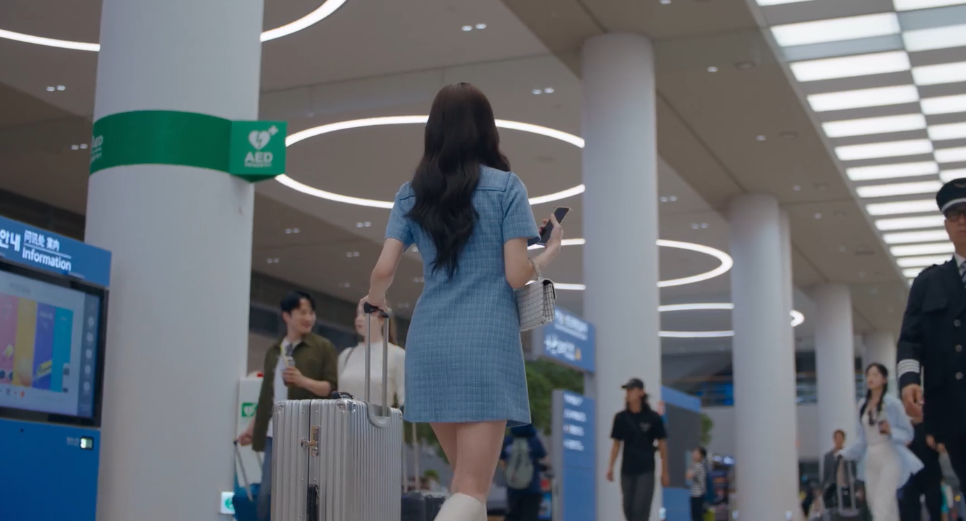 Hong In Ah là con gái ruột của chủ tịch Nhật báo Chung Won, là người vợ được định sẵn của Sa Eon. Hong In Ah là con gái ruột của chủ tịch Nhật báo Chung Won, là người vợ được định sẵn của Sa Eon.