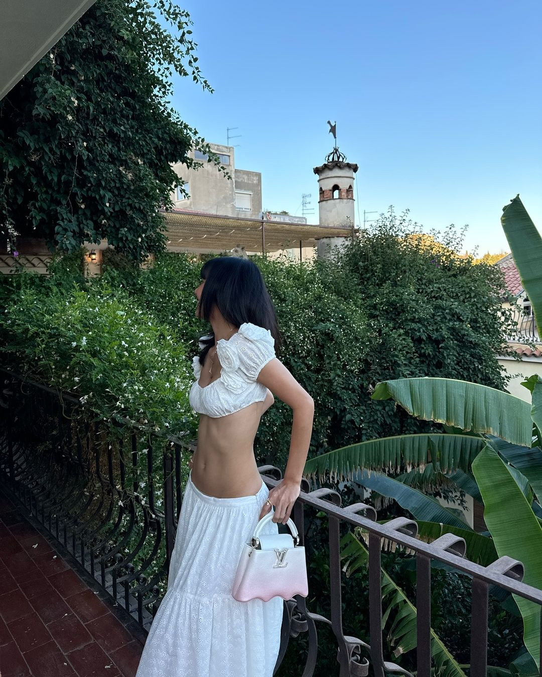 Những bức ảnh Lisa mới đăng tải cho thấy cô đã (hoặc đang) ở Ý càng củng cố cho suy đoán của người hâm mộ. Những bức ảnh Lisa mới đăng tải cho thấy cô đã (hoặc đang) ở Ý càng củng cố cho suy đoán của người hâm mộ.