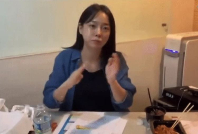 Đây là lần đầu tiên Sejeong lên tiếng về chuyện tình cảm với bạn diễn trong phim. Đây là lần đầu tiên Sejeong lên tiếng về chuyện tình cảm với bạn diễn trong phim.