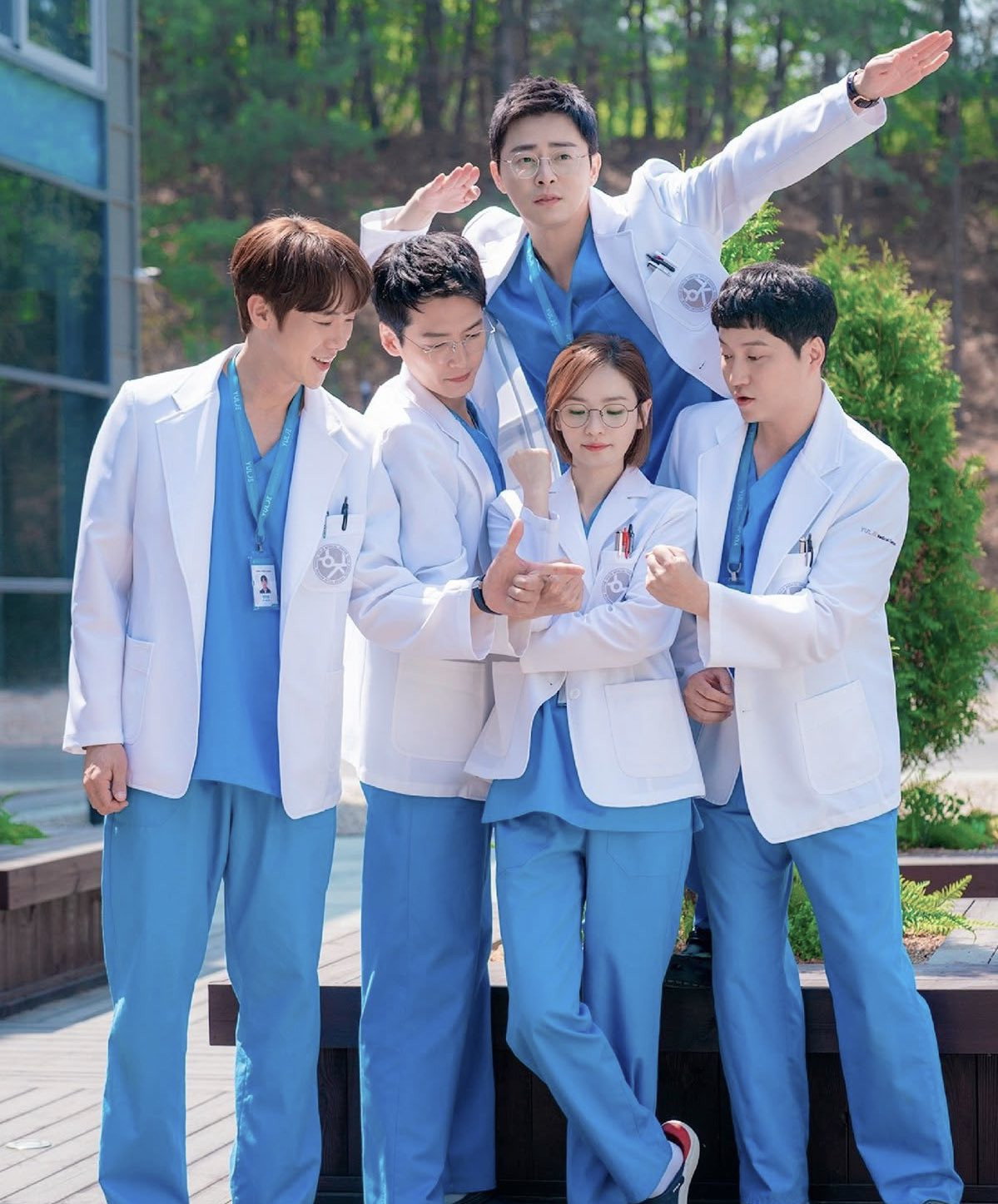 F5 Yulje hay đúng hơn là ban nhạc Mido Falasol còn góp giọng với 2 bản nhạc phim cho Resident Playbook. F5 Yulje hay đúng hơn là ban nhạc Mido Falasol còn góp giọng với 2 bản nhạc phim cho Resident Playbook.