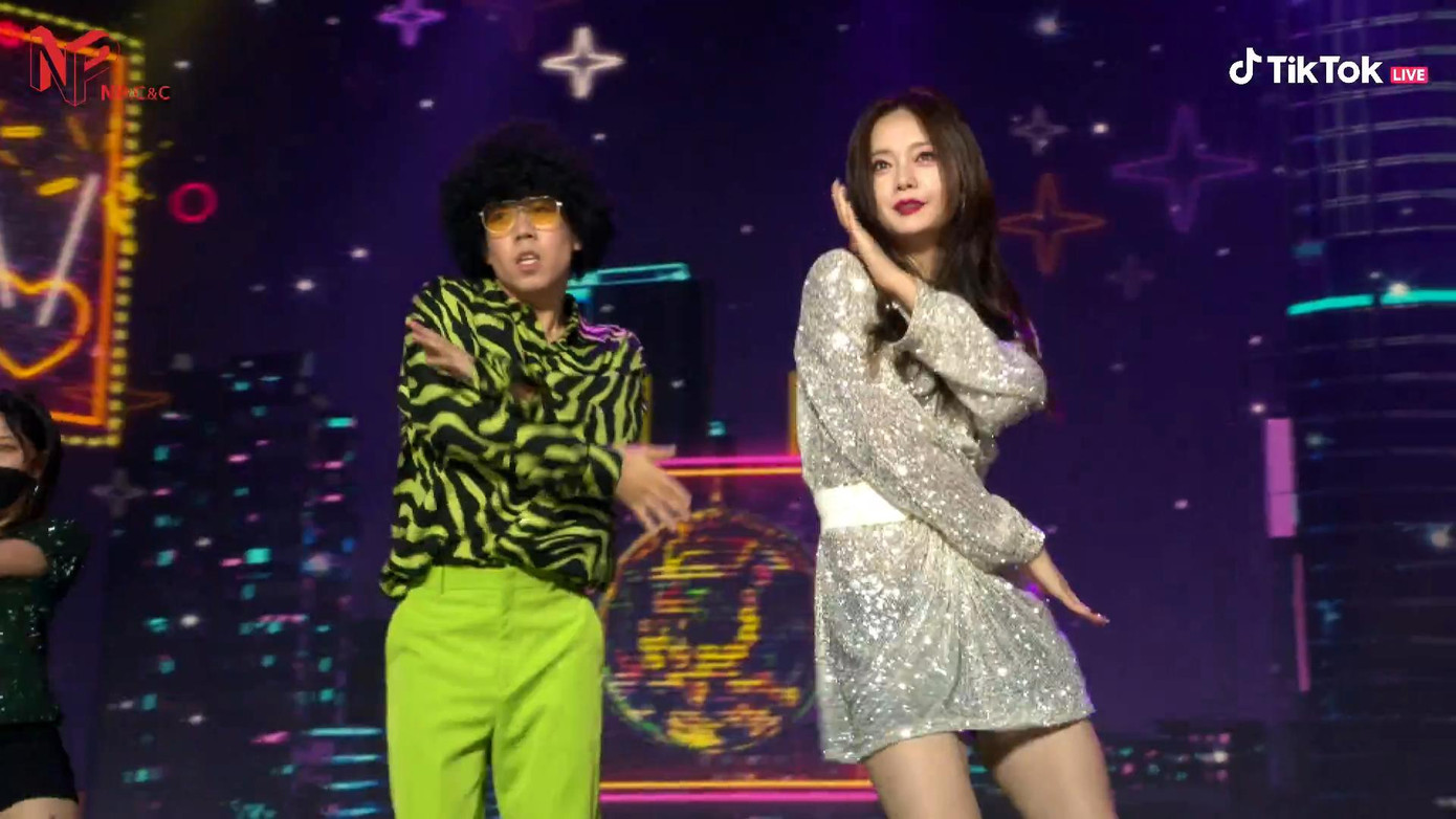 Phần trình diễn When We Disco của Yang Se Chan và Jeon So Min cũng khiến người hâm mộ phải “cười bò” bởi sự hài hước.