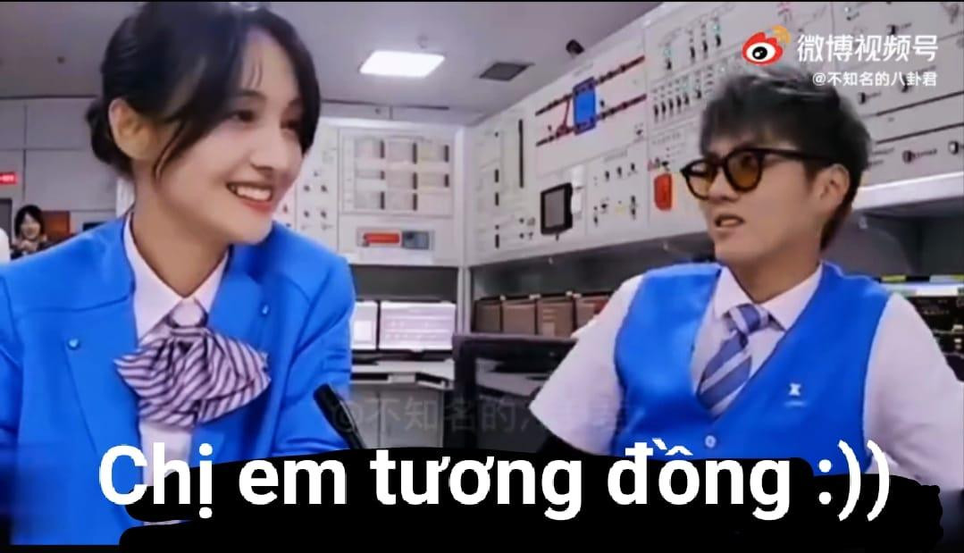 Ảnh: Sạp Báo Hoa Ngữ Ảnh: Sạp Báo Hoa Ngữ