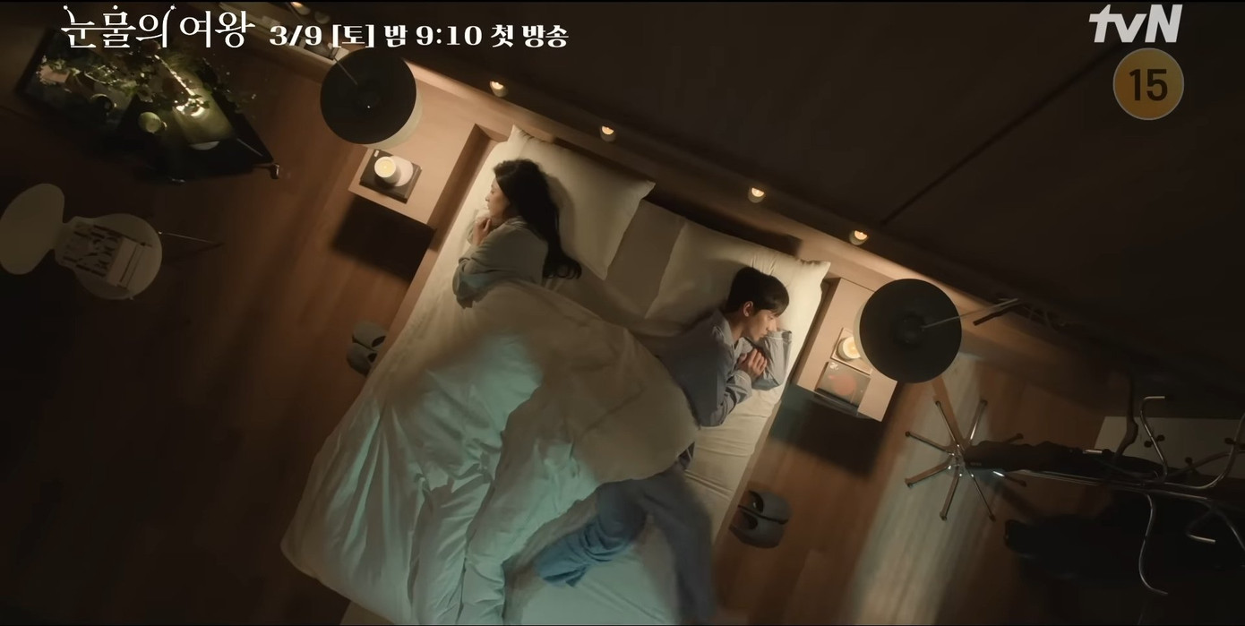 Sau thời gian mỗi người một phòng thì tập 3, Hyun Woo và Hae In đã lại chung giường nhưng nhìn vào thái độ và ánh mắt của bộ đôi thì có lẽ đây sẽ là một đêm sóng gió.