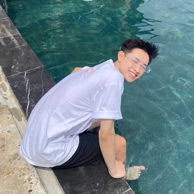 Thành Công sở hữu nụ cười ngọt ngào. Đây cũng là thế mạnh được anh tiết lộ trong profile, tự tin khẳng định mình đứng hạng 1 về nụ cười tại Boys Planet 999.