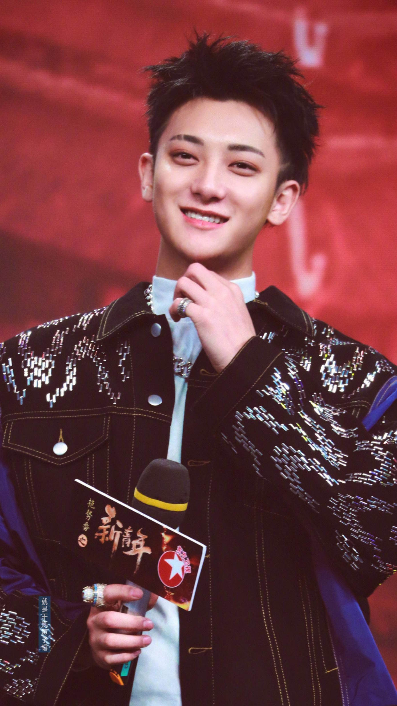 Hoàng Tử Thao từng nói với fan EXO: "Tôi sẽ không rời đi, hãy tin tôi!". Câu nói này từng liên tục bị netizen "đào" lại để mỉa mai nam ca sĩ là kẻ giả dối sau khi anh rời EXO. Hoàng Tử Thao từng nói với fan EXO: "Tôi sẽ không rời đi, hãy tin tôi!". Câu nói này từng liên tục bị netizen "đào" lại để mỉa mai nam ca sĩ là kẻ giả dối sau khi anh rời EXO.