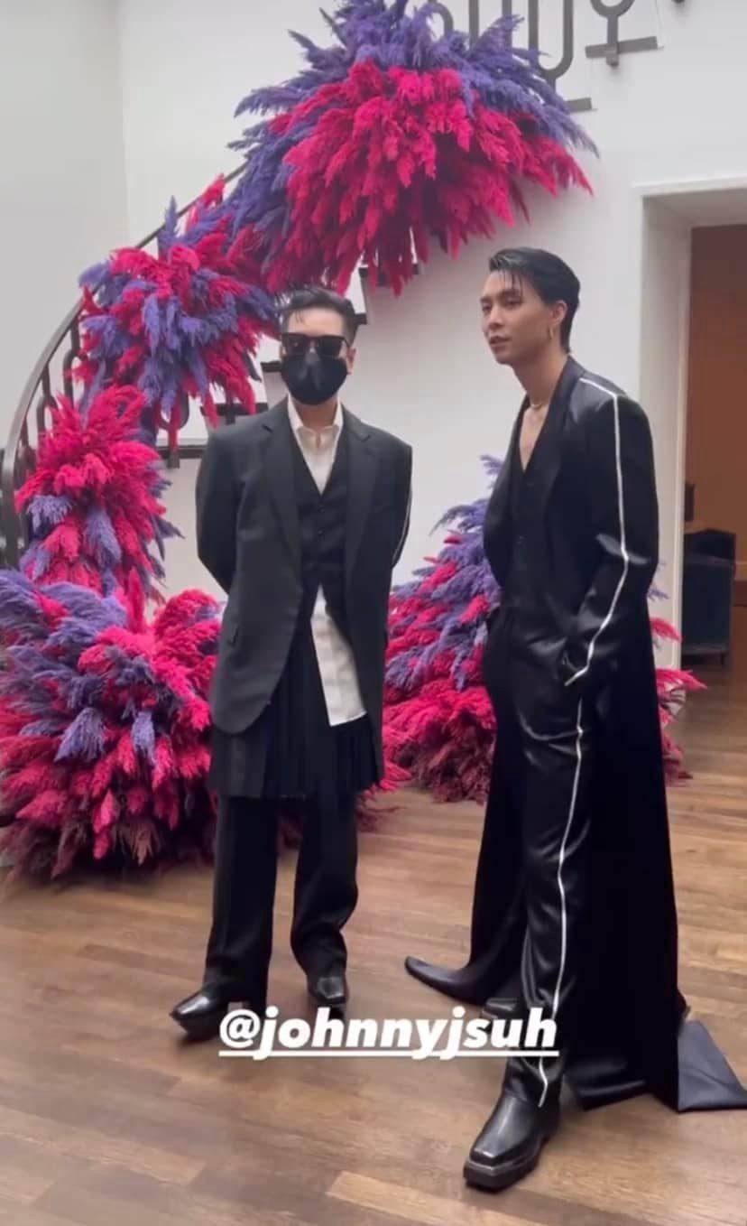 Johnny bên cạnh Peter Do tại sự kiện. Johnny bên cạnh Peter Do tại sự kiện.