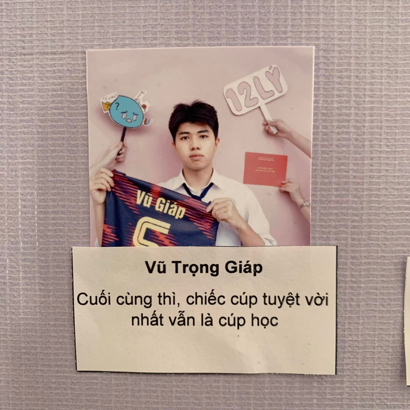 &quot;Cúp học&quot; - Chiếc cúp được khuyến khích không nên giành lấy, có càng ít càng tốt. - Ảnh: Reminiscence of 2005: Still Life