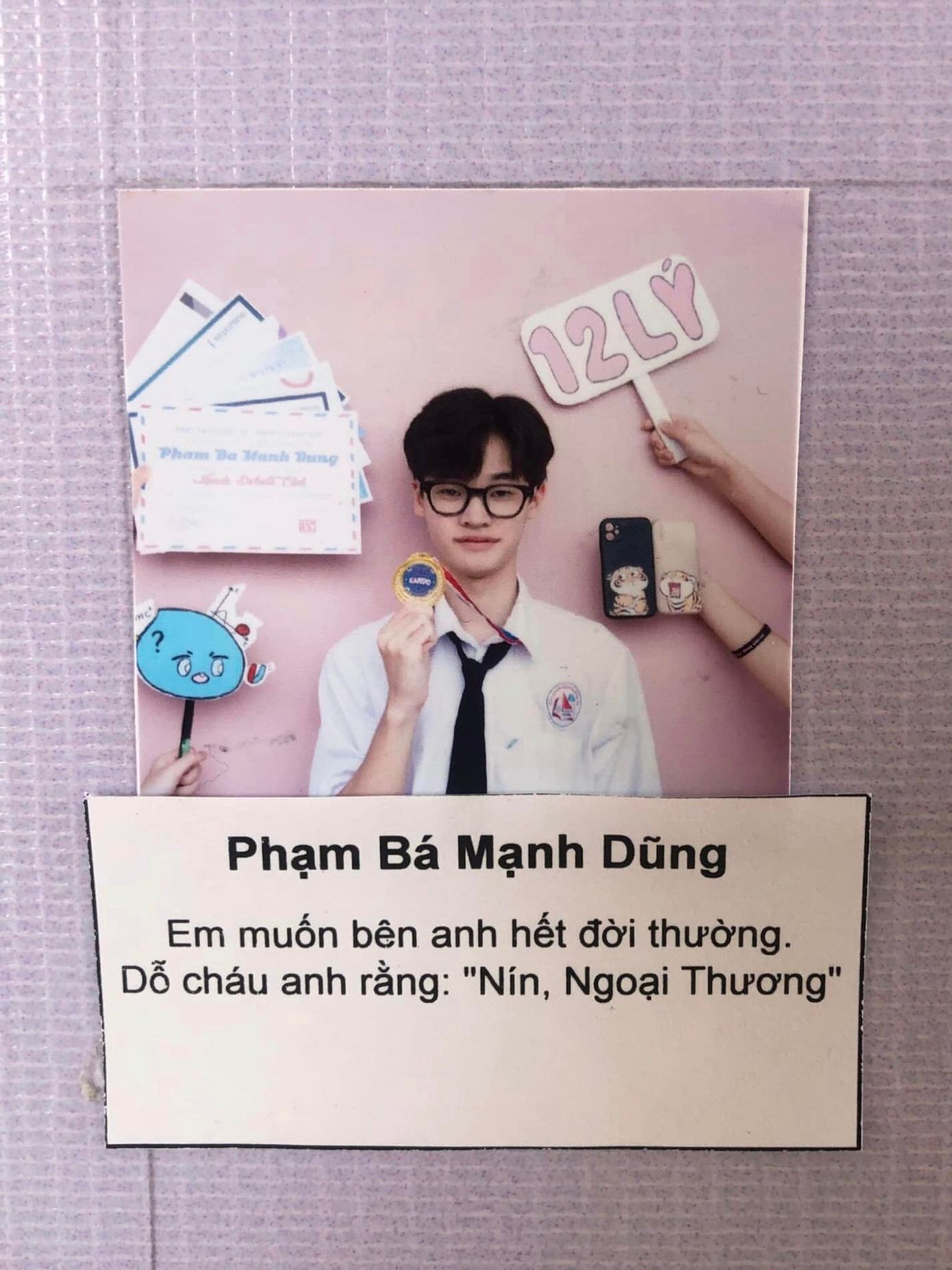 Câu quote gieo vần cực mượt của teen THPT chuyên Hạ Long, vừa &quot;thả thính&quot; xịn vừa thể hiện ngôi trường Đại học mình muốn hướng đến. - Ảnh: Reminiscence of 2005: Still Life