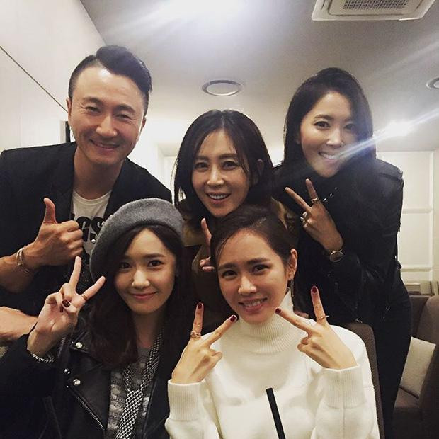 Thân thiết với cả nhà trai lẫn nhà gái, "nữ thần" Yoona khó có thể vắng mặt tại lễ cưới.