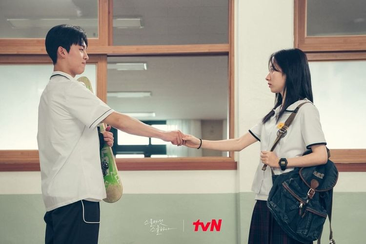 Cặp đôi Ji Woong - Yu Rim được yêu mến nhờ chuyện tình tuổi teen trong sáng, đáng yêu. Cặp đôi Ji Woong - Yu Rim được yêu mến nhờ chuyện tình tuổi teen trong sáng, đáng yêu.