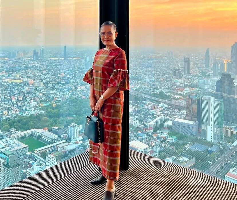 Ảnh cho thấy mẹ Lisa đeo chiếc đồng hồ giống con gái.