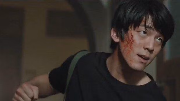 Khác hoàn toàn với những bộ phim từng diễn, nhân vật Gyeok Chan do Min Kyu thủ vai có ngoại hình gai góc, bụi bặm.