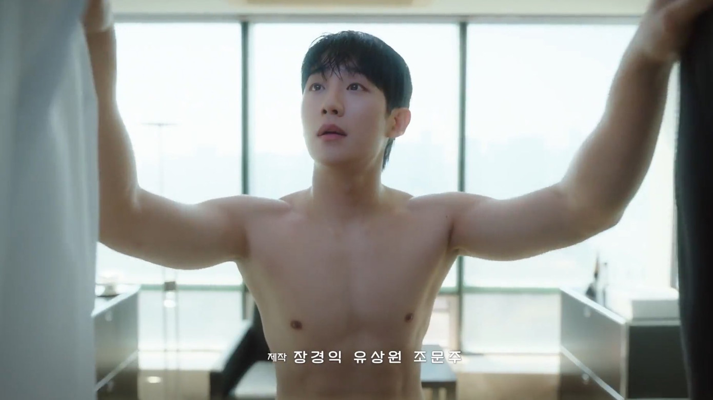 Khán giả được dịp &quot;ồ à&quot; vì màn khoe body của Jung Hae In.