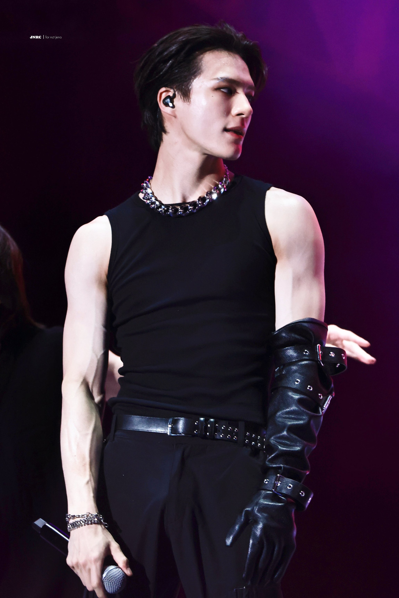 Jeno khuynh đảo cõi mạng với cơ bắp săn chắc, visual "bén đứt tay". - Ảnh: @TASOGARE_0423 Jeno khuynh đảo cõi mạng với cơ bắp săn chắc, visual "bén đứt tay". - Ảnh: @TASOGARE_0423