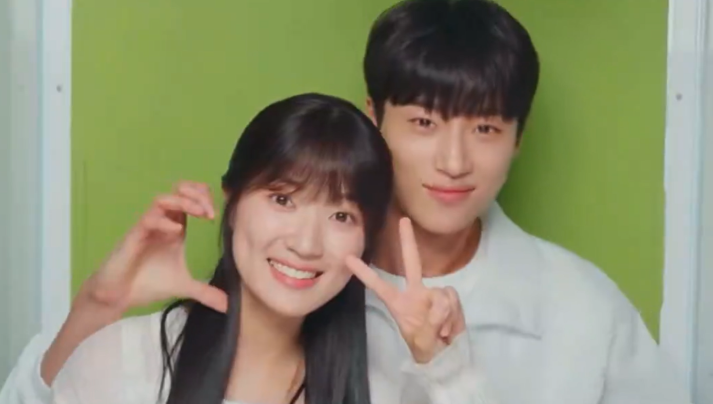 Trailer phim trước khi công chiếu có cảnh Im Sol và Sun Jae chụp hình chung giống với bức ảnh. Trailer phim trước khi công chiếu có cảnh Im Sol và Sun Jae chụp hình chung giống với bức ảnh.