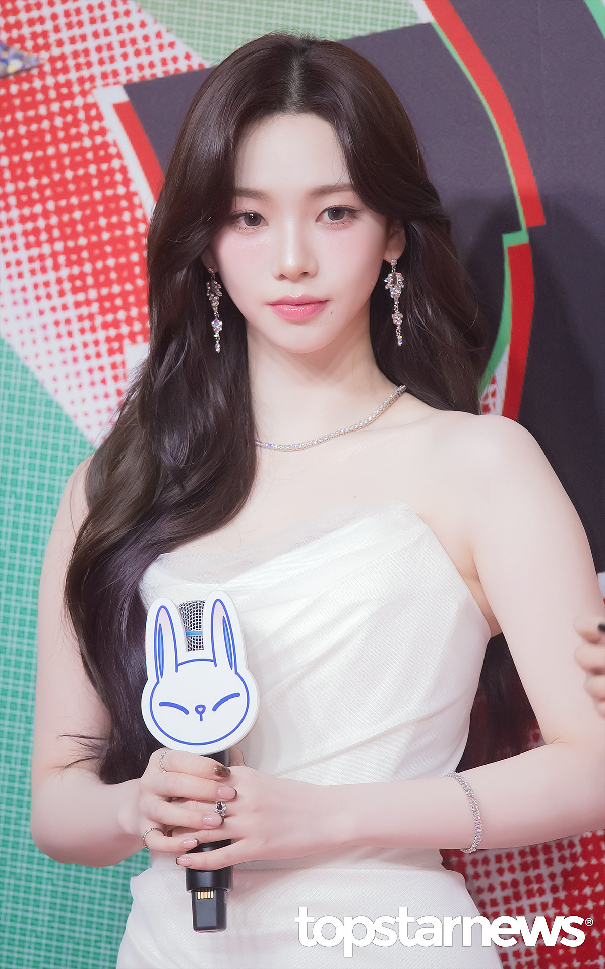 Wonyoung (IVE) và Karina (aespa) tiếp tục kèn cựa nhau trên tag thịnh hành mục tìm kiếm trên các nền tảng tại Hàn Quốc ngay khi xuất hiện. Hai nhan sắc hàng đầu thế hệ 4 xuất hiện cùng sự kiện lần nào là khiến cư dân mạng phải trăn trở. Wonyoung (IVE) và Karina (aespa) tiếp tục kèn cựa nhau trên tag thịnh hành mục tìm kiếm trên các nền tảng tại Hàn Quốc ngay khi xuất hiện. Hai nhan sắc hàng đầu thế hệ 4 xuất hiện cùng sự kiện lần nào là khiến cư dân mạng phải trăn trở.