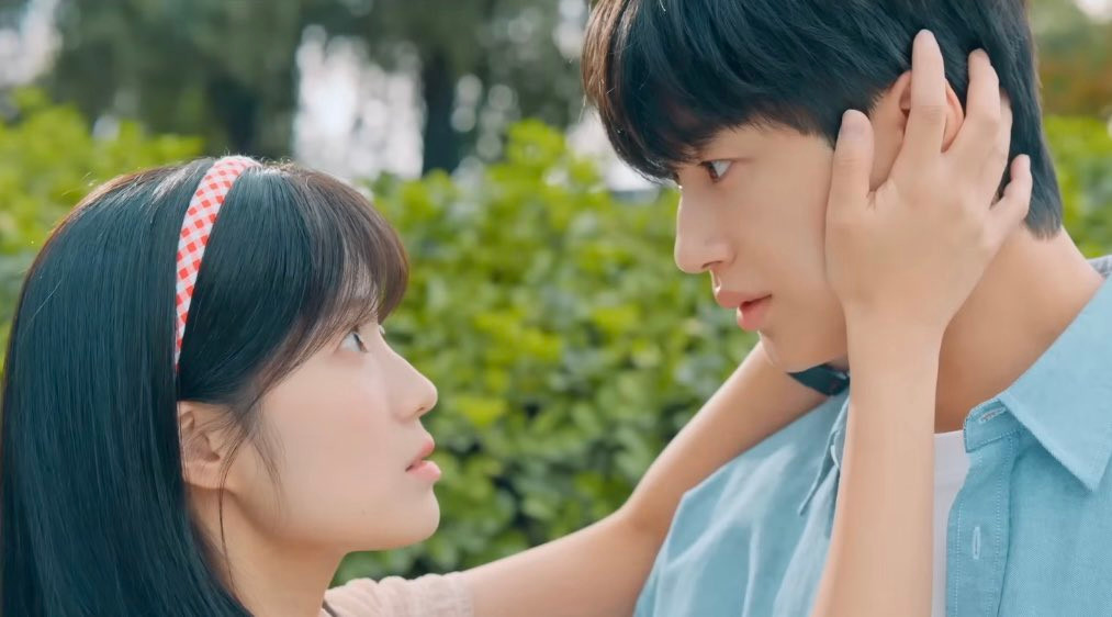 Có "sương sương" vài cảnh lãng mạn của đôi "chíp bông" được nhá hàng ở preview tập 5 của Lovely Runner.