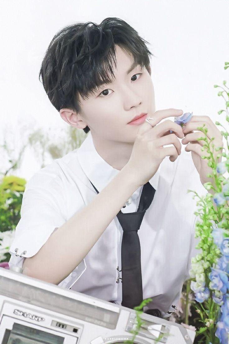 Mã Gia Kỳ được xây dựng hình tượng hoàn hảo không kém, hứa hẹn sẽ nối gót đàn anh TFBOYS trong tương lai. Mã Gia Kỳ được xây dựng hình tượng hoàn hảo không kém, hứa hẹn sẽ nối gót đàn anh TFBOYS trong tương lai.