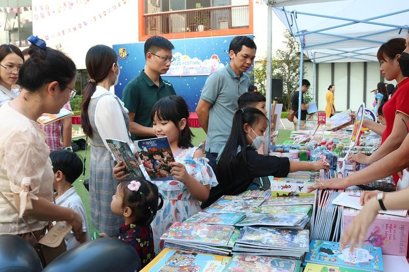 Gian hàng truyện tranh được tween đặc biệt yêu thích.