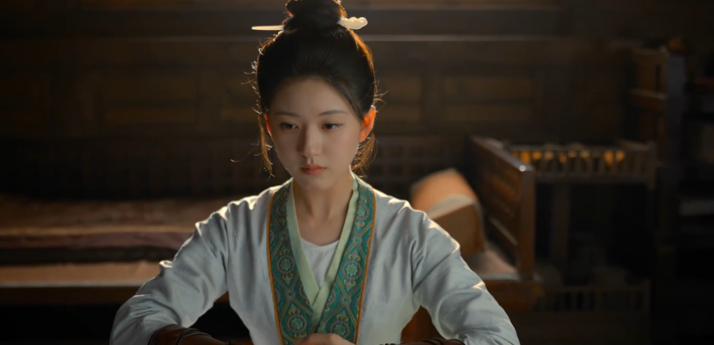 Yên Tử Kinh tặng và cài cho Đoan Ngọ một chiếc trâm. Tuyến tình cảm của hai người đang dần phát triển. Yên Tử Kinh tặng và cài cho Đoan Ngọ một chiếc trâm. Tuyến tình cảm của hai người đang dần phát triển.