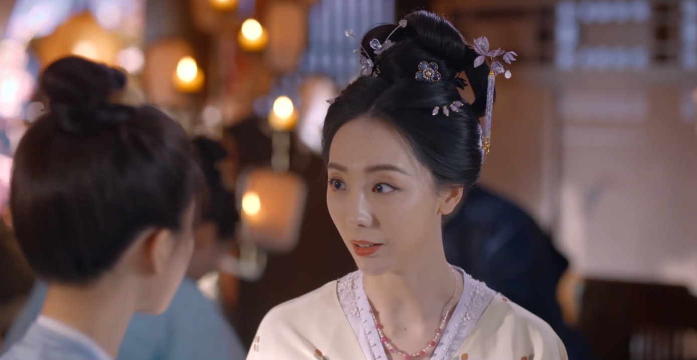 Trong buổi gặp gỡ đó, Trương Tấn Nhiên cũng có mặt. Phùng Ngũ Nương đã nhận ra hành động "rất tình" của anh dành cho Đoan Ngọ. Tuy nhiên, Đoan Ngọ chỉ nghĩ Trương công tử chỉ tốt bụng, sẽ giúp tất cả những ai khó khăn như cô. Trong buổi gặp gỡ đó, Trương Tấn Nhiên cũng có mặt. Phùng Ngũ Nương đã nhận ra hành động "rất tình" của anh dành cho Đoan Ngọ. Tuy nhiên, Đoan Ngọ chỉ nghĩ Trương công tử chỉ tốt bụng, sẽ giúp tất cả những ai khó khăn như cô.