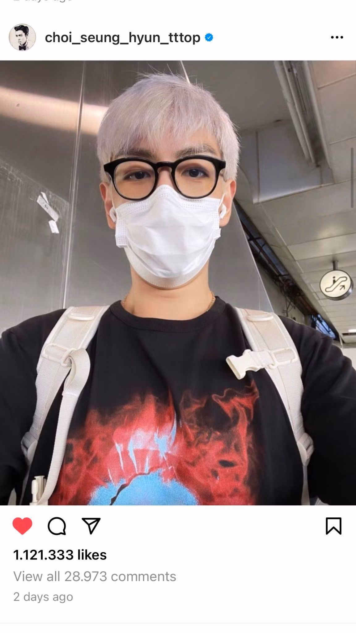 Một bức ảnh selfie chuẩn "thanh niên nghiêm túc" dường như quá nhạt nhẽo với T.O.P. Một bức ảnh selfie chuẩn "thanh niên nghiêm túc" dường như quá nhạt nhẽo với T.O.P.