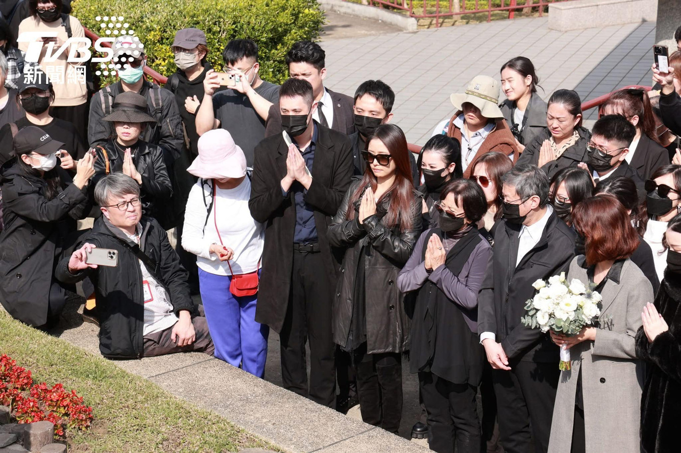 Phần sau của buổi lễ được tổ chức tại vườn Chân Thiện. Phần sau của buổi lễ được tổ chức tại vườn Chân Thiện.