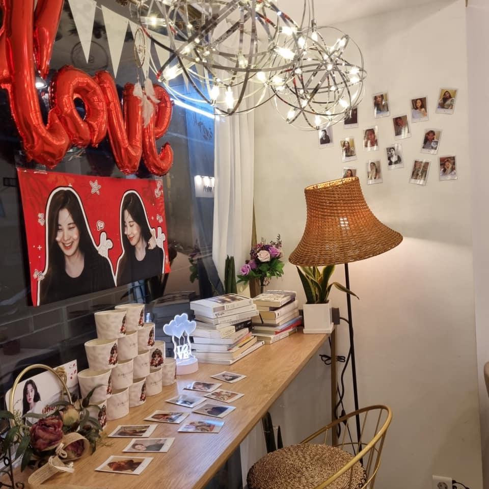 Một góc quán café được trang trí trong sự kiện diễn ra hôm nay.