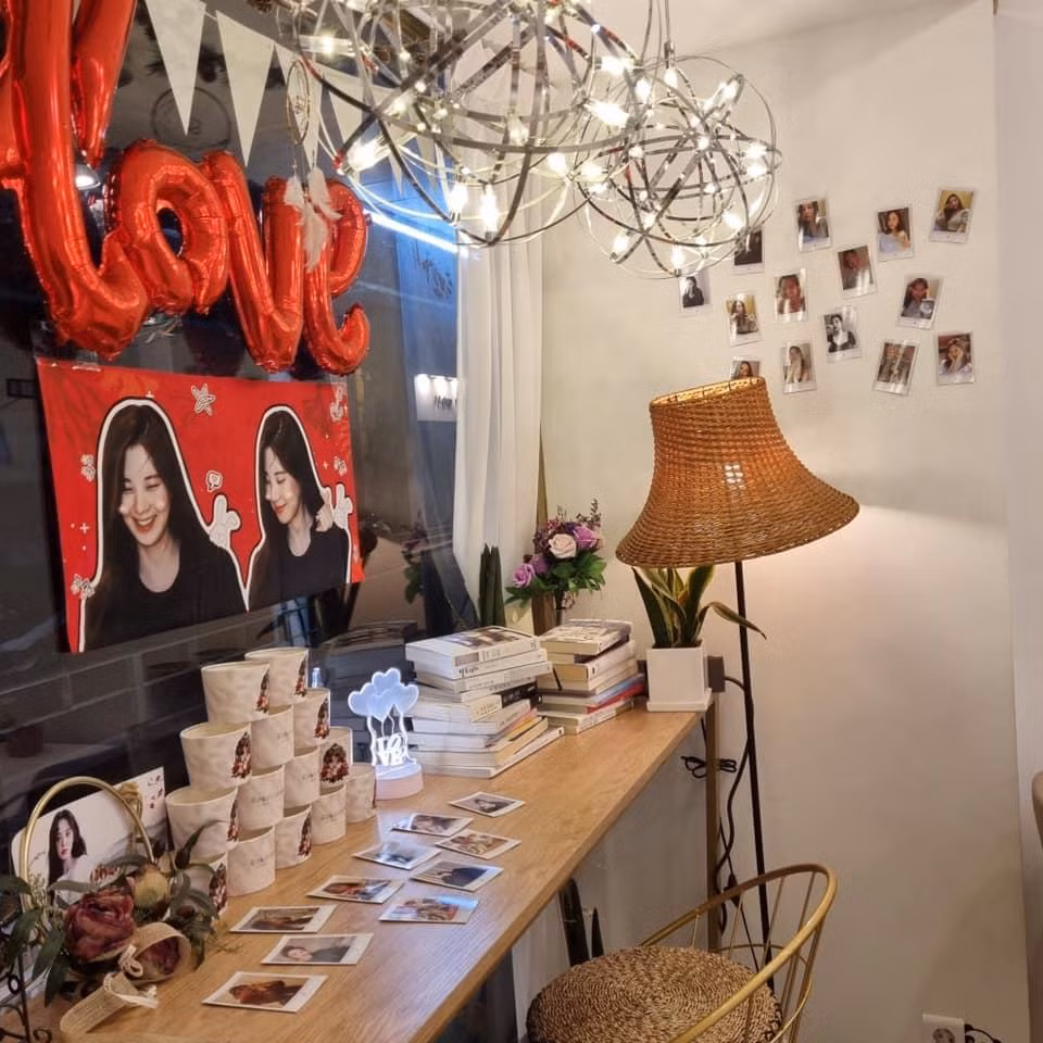 Một góc quán café được trang trí trong sự kiện diễn ra hôm nay.