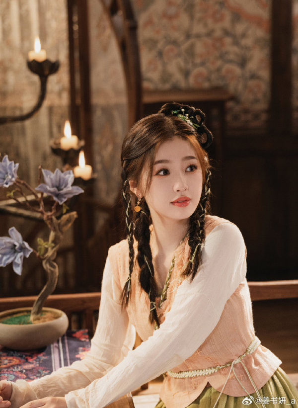 Việt Kỳ lanh lợi, đáng yêu. Dạng vai này quen thuộc và là lợi thế của Ngu Thư Hân. Việt Kỳ lanh lợi, đáng yêu. Dạng vai này quen thuộc và là lợi thế của Ngu Thư Hân.