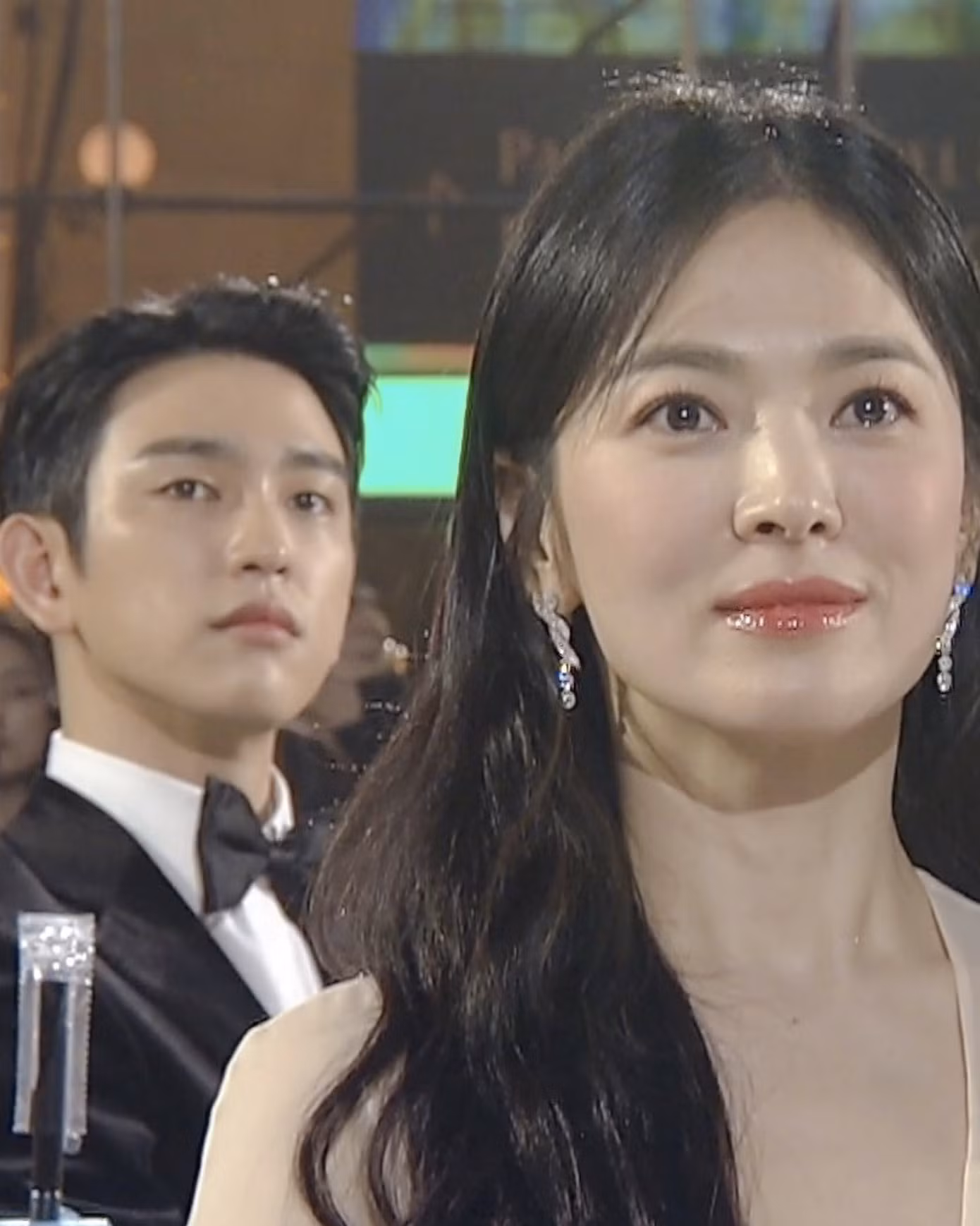 Đại hội mỹ nhân Baeksang 2023: Suzy như búp bê sống, Song Hye Kyo đẹp nao lòng ảnh 1