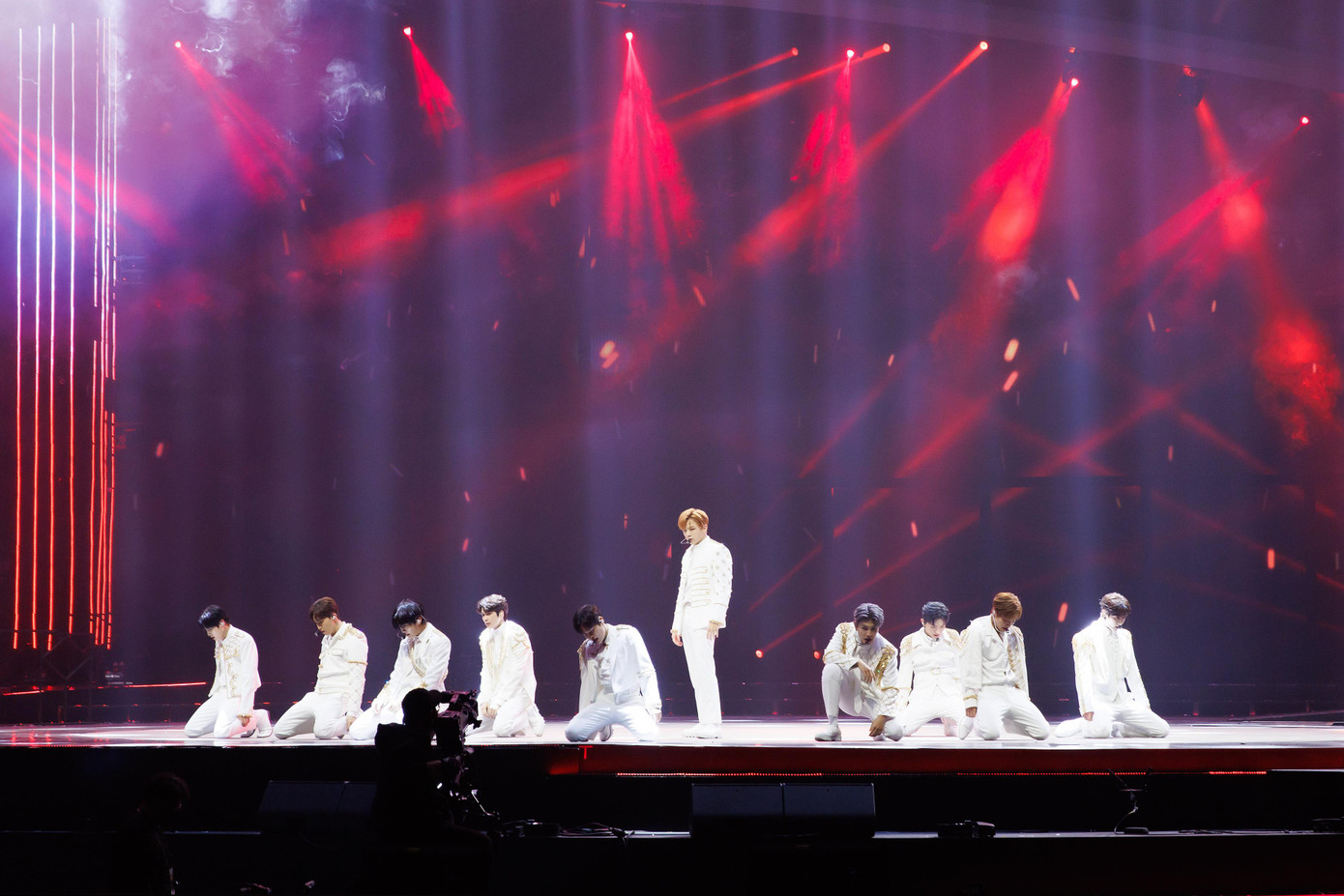 Wanna One tái hợp đem đến sân khấu đặc biệt khiến Wannable (fandom của nhóm) xúc động, xao xuyến. - Ảnh: @Kpop_Herald Wanna One tái hợp đem đến sân khấu đặc biệt khiến Wannable (fandom của nhóm) xúc động, xao xuyến. - Ảnh: @Kpop_Herald