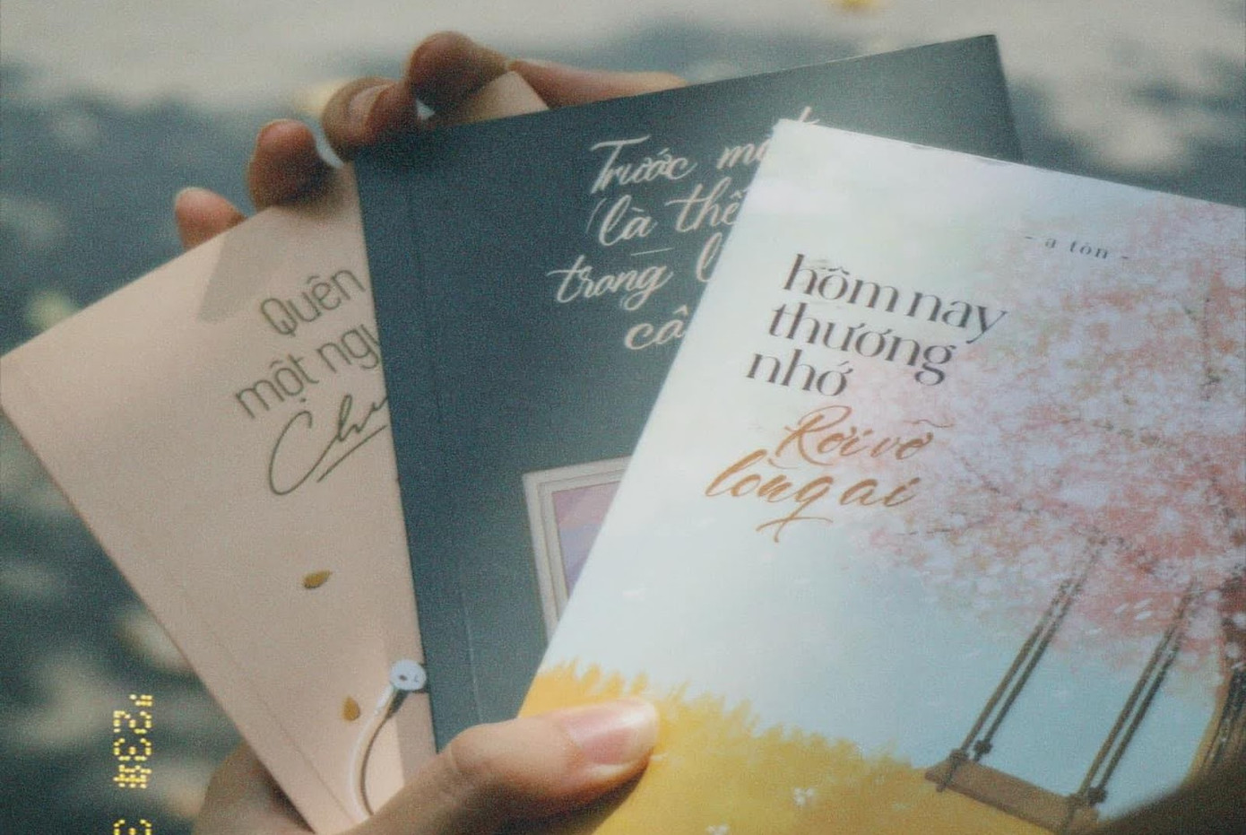 Một số tác phẩm đã xuất bản của A Tòn. Ảnh: FBNV