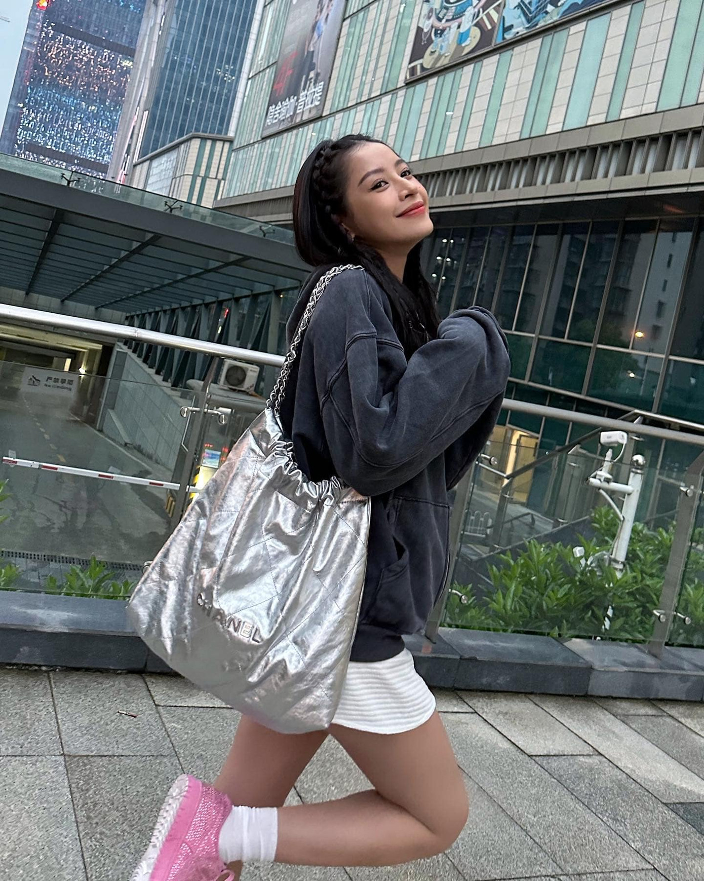 Ngoài giọng hát, Chi Pu vẫn có tiềm năng sử dụng những quân bài khác để chinh chiến tại Tỷ Tỷ Đạp Gió Rẽ Sóng. Ngoài giọng hát, Chi Pu vẫn có tiềm năng sử dụng những quân bài khác để chinh chiến tại Tỷ Tỷ Đạp Gió Rẽ Sóng.