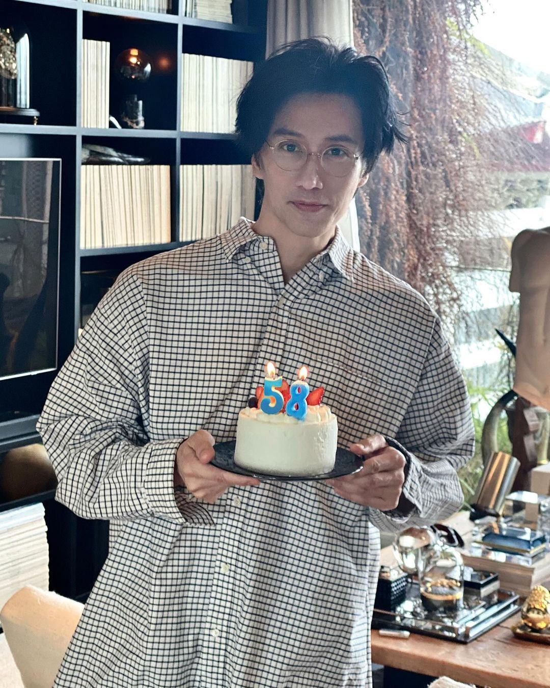 Loạt ảnh mừng sinh nhật của chú Tan làm dân mạng giật mình.