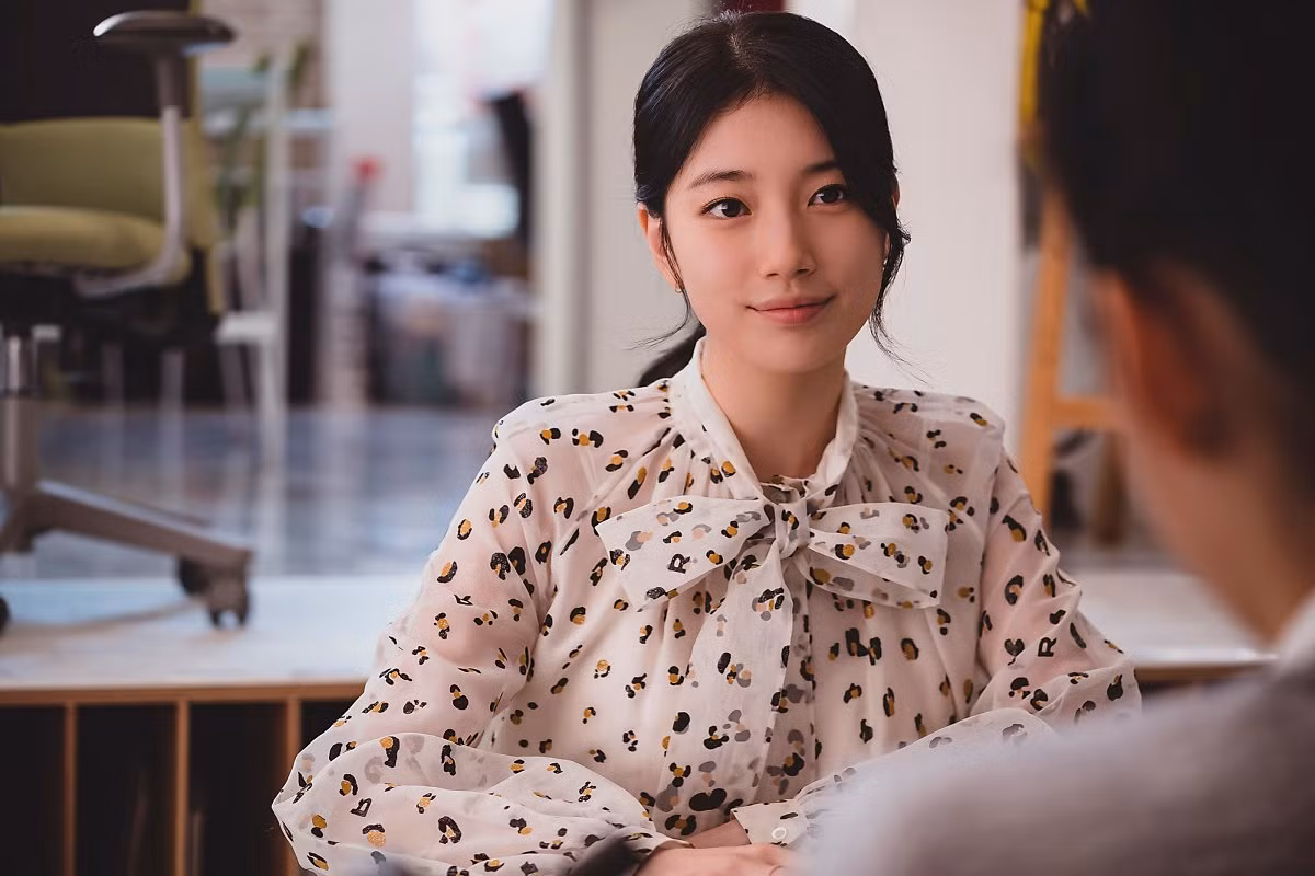 Trong Anna, Suzy luôn mang nét trầm buồn, nhẹ nhàng nhưng cũng thủ đoạn, mưu mô.