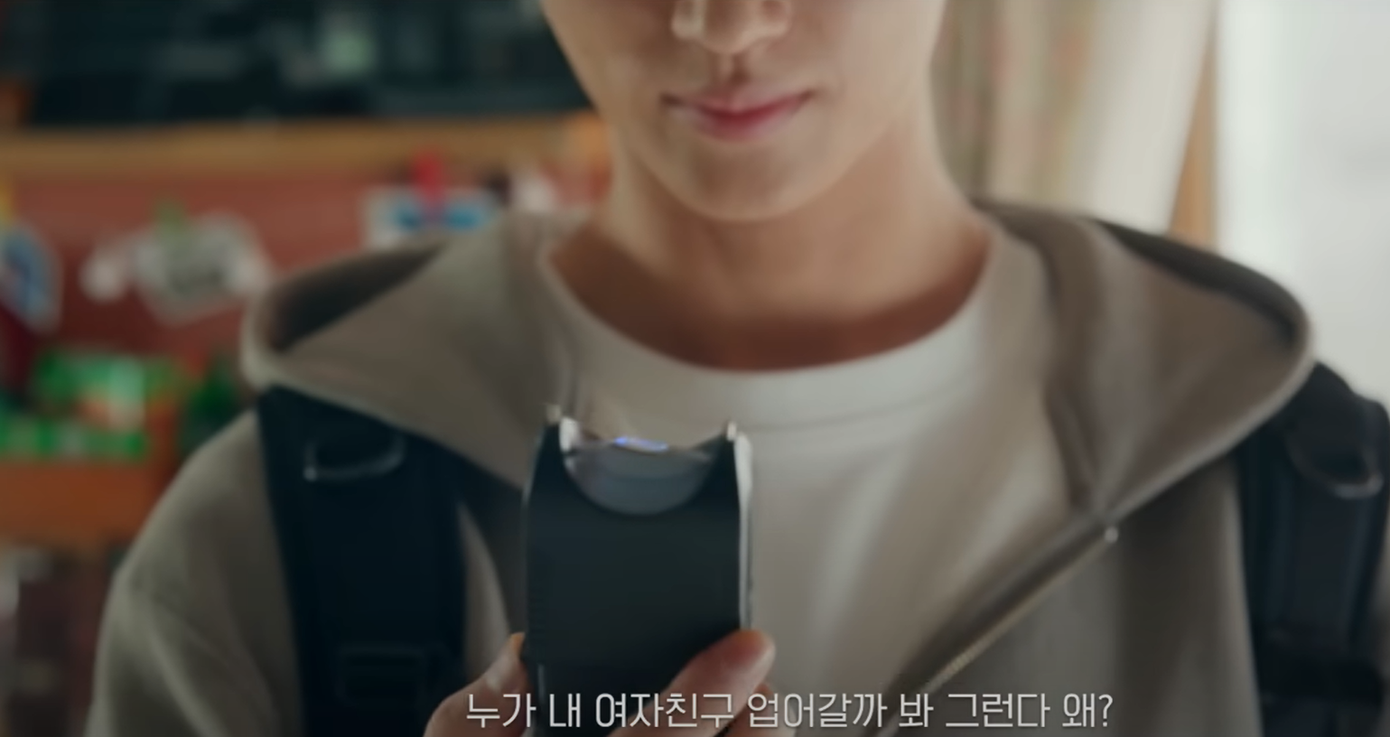 Có vẻ Sun Jae đã lặng lẽ chuẩn bị đồ phòng thân và kiểm tra những nơi nghi ngờ Kim Young Soo có thể tới.