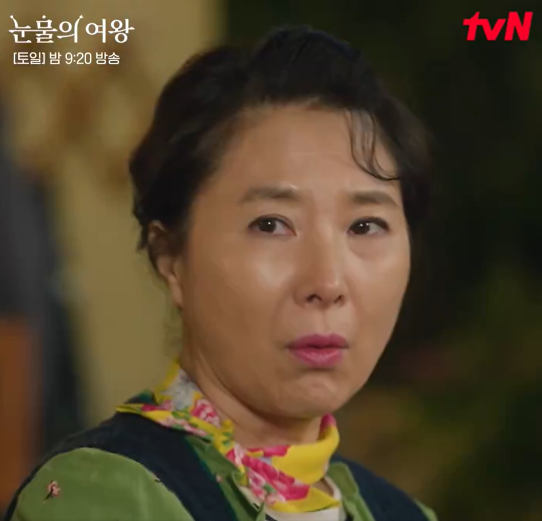 Cả nhà Hyun Woo cũng bàng hoàng, "xịt keo" vì hành động của con/em dâu. Cả nhà Hyun Woo cũng bàng hoàng, "xịt keo" vì hành động của con/em dâu.