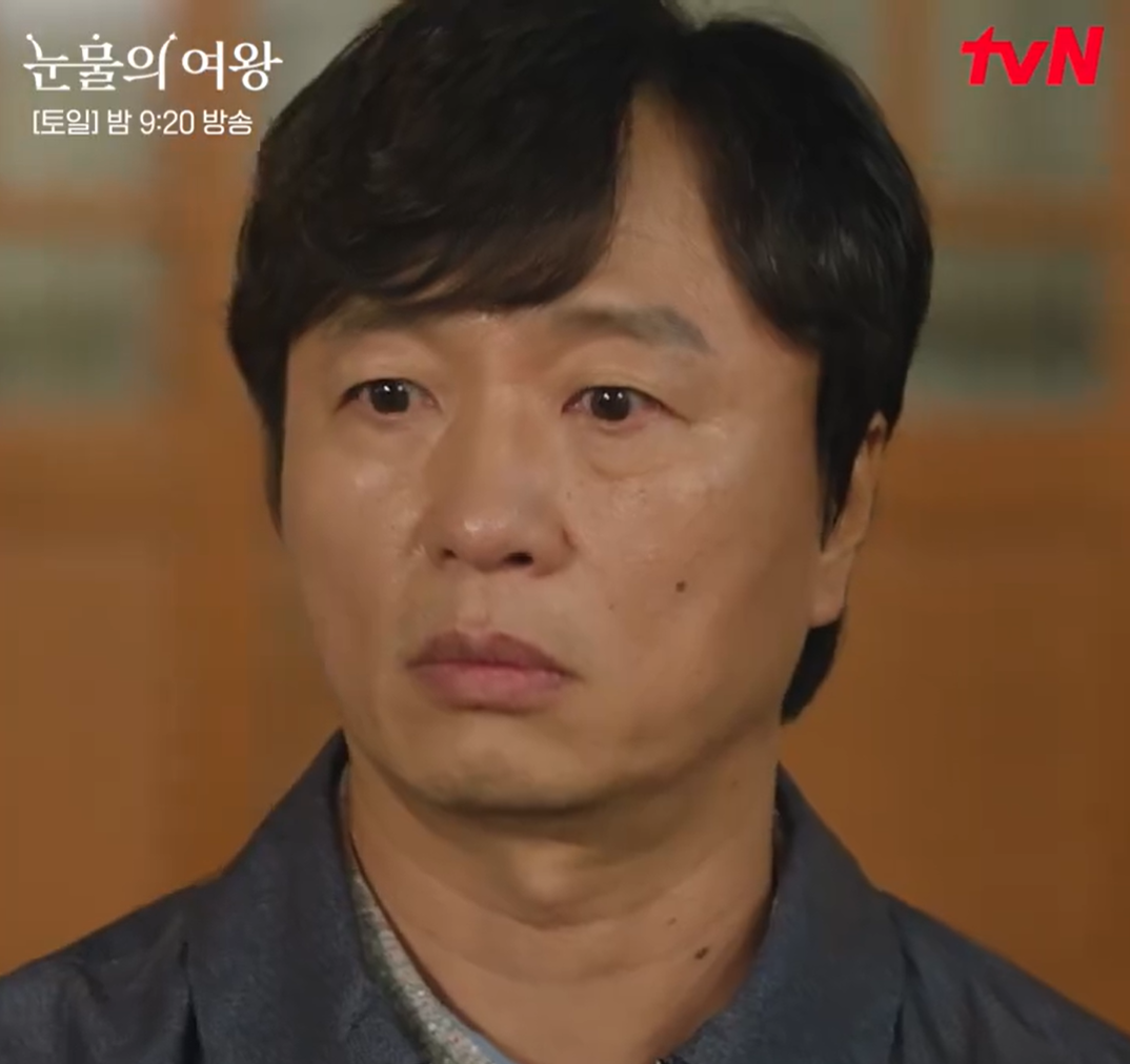 Cả nhà Hyun Woo cũng bàng hoàng, "xịt keo" vì hành động của con/em dâu. Cả nhà Hyun Woo cũng bàng hoàng, "xịt keo" vì hành động của con/em dâu.