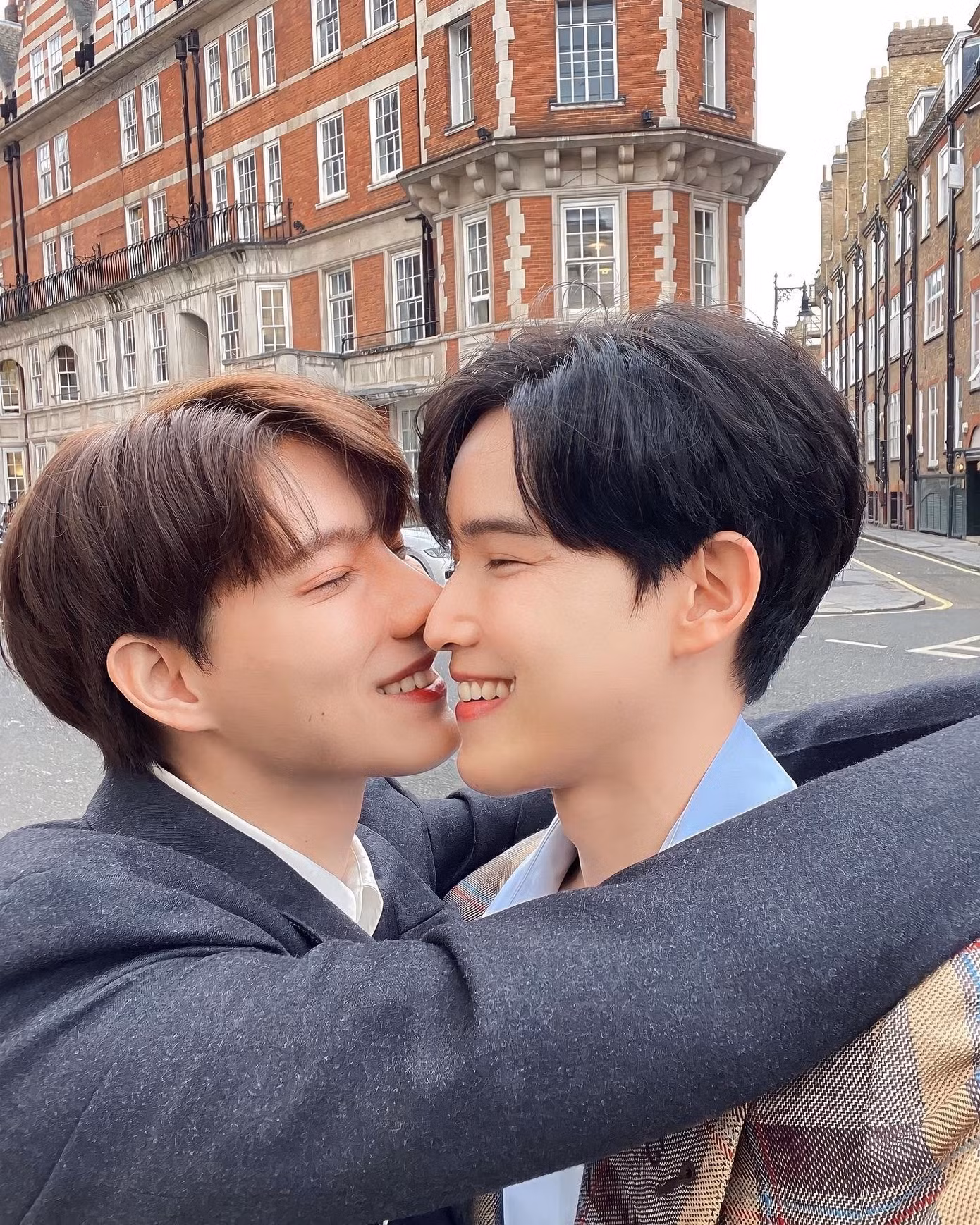 Bài đăng vào tháng 9/2023 của Newyear đã làm fan rung rinh khi biết tin OTP của lòng mình sắp về chung một nhà. Bài đăng vào tháng 9/2023 của Newyear đã làm fan rung rinh khi biết tin OTP của lòng mình sắp về chung một nhà.