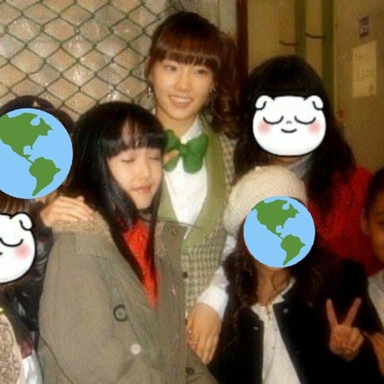 Bức ảnh Taeyeon chụp chung với SinB khi còn nhỏ cũn được fan đào lại. Bức ảnh Taeyeon chụp chung với SinB khi còn nhỏ cũn được fan đào lại.