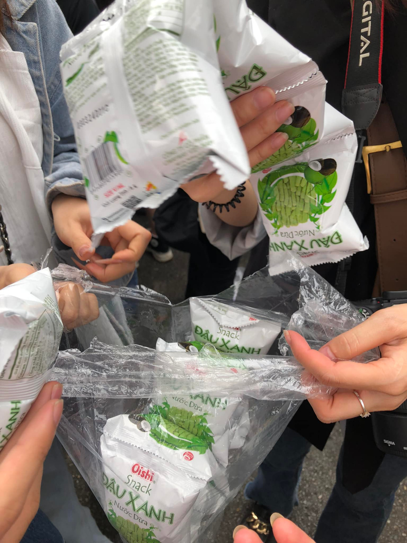 Đã đi "team building" thì sao có thể thiếu đồ ăn, nước uống! - Ảnh: Thanh Phạm Đã đi "team building" thì sao có thể thiếu đồ ăn, nước uống! - Ảnh: Thanh Phạm