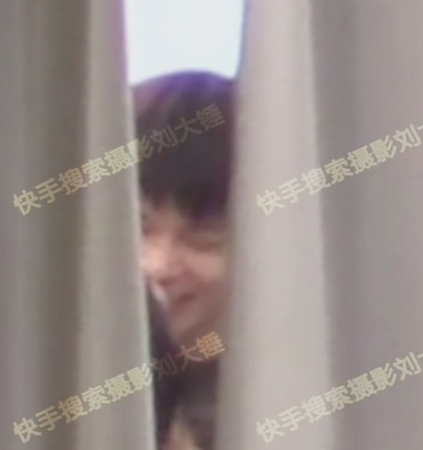 Lưu Đại Chùy cho biết Hà Dữ thường tới Hoành Điếm (Trung Quốc) để thăm Lưu Tá Ninh khi bận ghi hình tại đây. Lưu Đại Chùy cho biết Hà Dữ thường tới Hoành Điếm (Trung Quốc) để thăm Lưu Tá Ninh khi bận ghi hình tại đây.