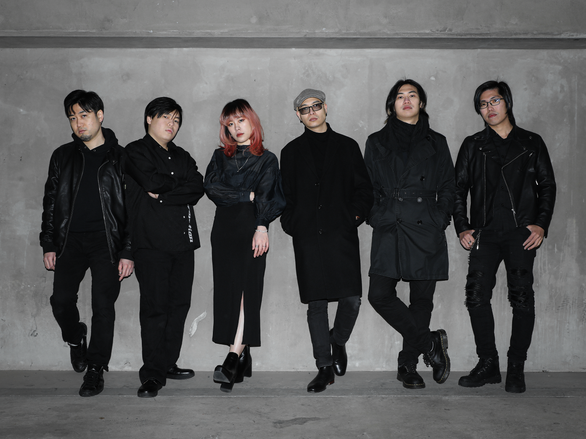 KURROCK - ban nhạc rock với 5 thành viên người Việt và một thành viên người Nhật sẽ làm nóng không khí công viên Hồ Thiên Nga với các bản nhạc sôi động. KURROCK - ban nhạc rock với 5 thành viên người Việt và một thành viên người Nhật sẽ làm nóng không khí công viên Hồ Thiên Nga với các bản nhạc sôi động.