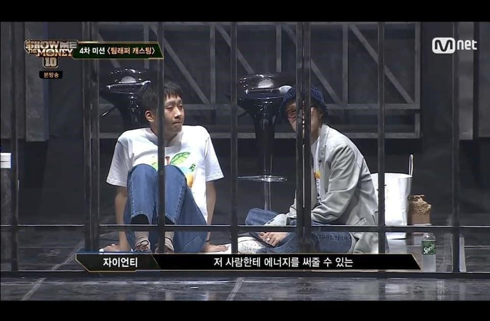 lên show lại... ngồi tám chuyện như ở nhà.