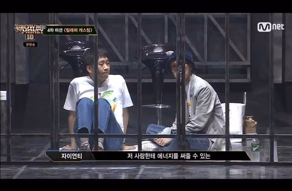 lên show lại... ngồi tám chuyện như ở nhà.