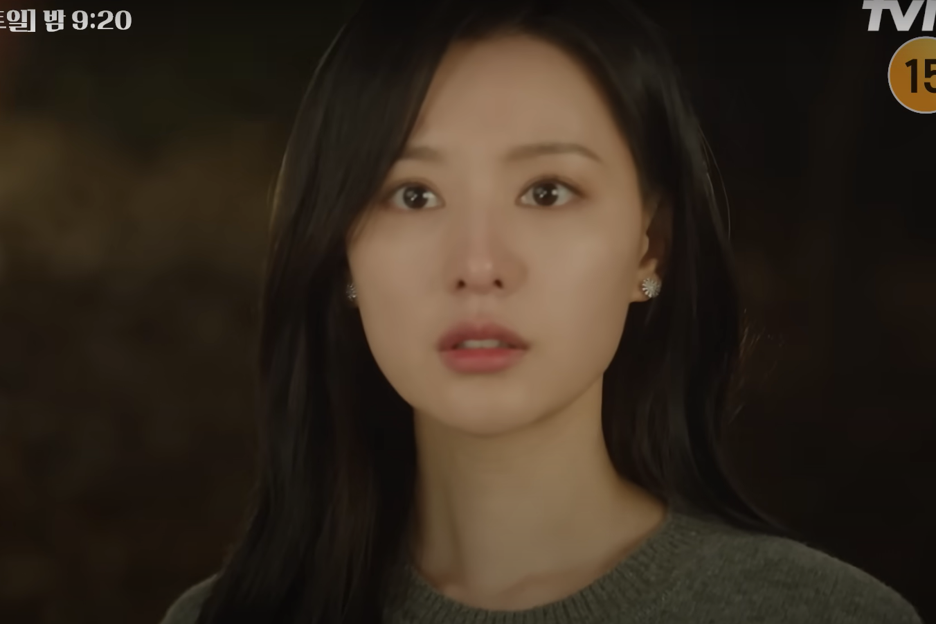 Video nhá hàng gây tò mò ở cảnh Hyun Woo bị thương, còn Hae In thì mắt ngấn lệ ngạc nhiên. Video nhá hàng gây tò mò ở cảnh Hyun Woo bị thương, còn Hae In thì mắt ngấn lệ ngạc nhiên.