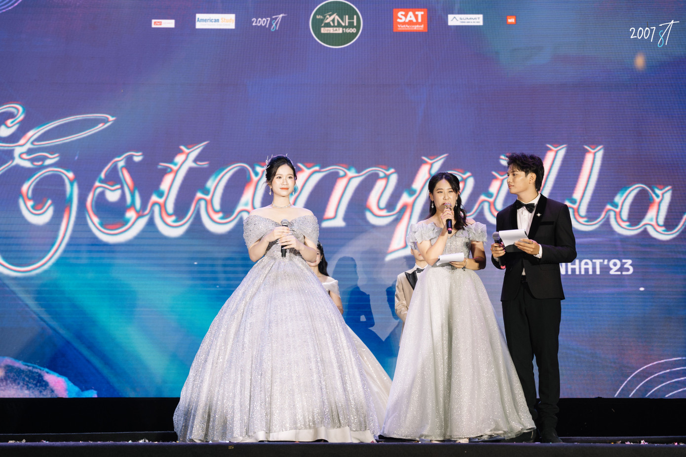 Tân Đại sứ tổng Ams - Nguyễn Kiều Anh trong phần thi ứng xử. Tân Đại sứ tổng Ams - Nguyễn Kiều Anh trong phần thi ứng xử.